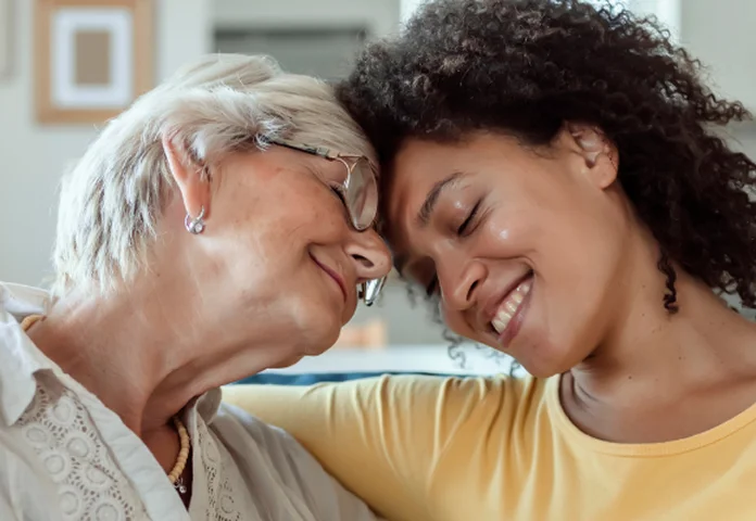 Femmes se soutenant mutuellement